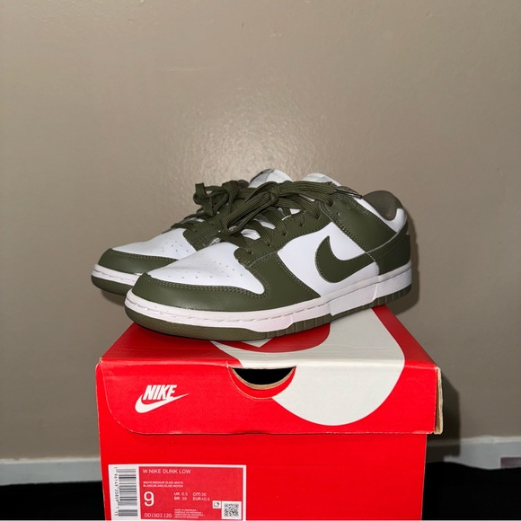 Nike Dunk Low - Picture 1 of 3